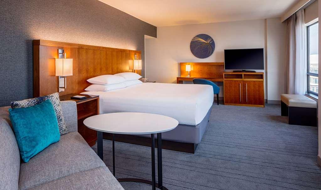 Hyatt Regency Crystal City At Reagan National Airport Arlington Room photo