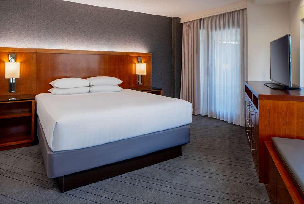 Hyatt Regency Crystal City At Reagan National Airport Arlington Room photo